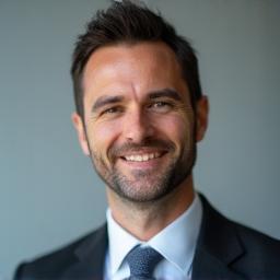 Retrato de Ricardo Lima, fotógrafo especialista em eventos e produtos.